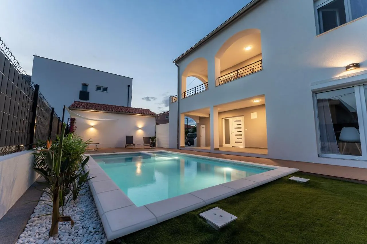 Bernie Apartments With A Pool location